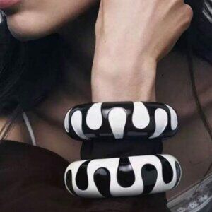 New Deadstock Black and White Resin Bangles Geometric Bracelets set of 4